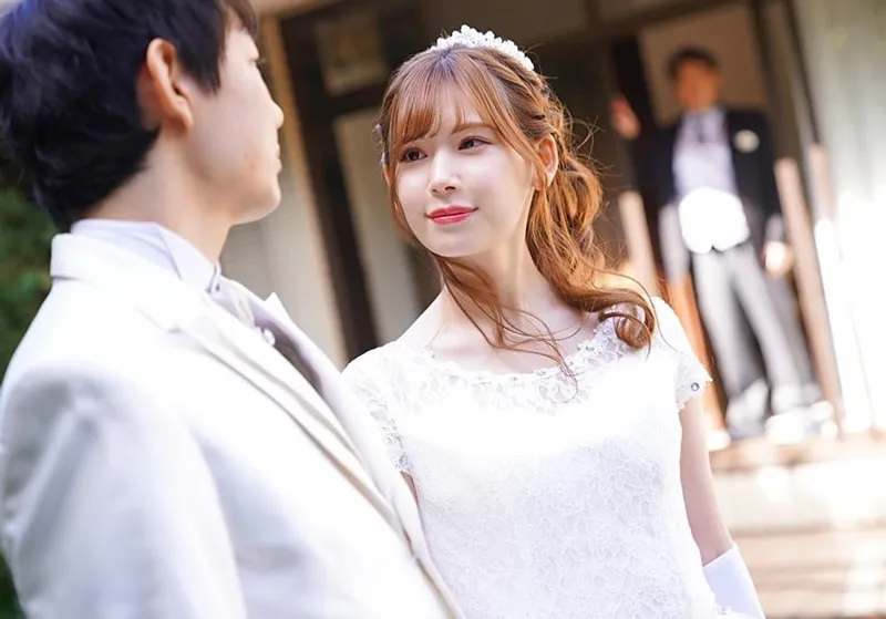 Bố Anh xã phang bạn gái của con trai ngay sau lễ cưới của con trai