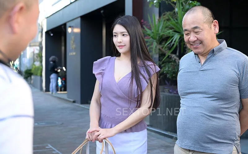 Thấy bà xã của nhân viên đẹp quá, quản lý lại có sở thích đụ bà xã người khác nên đã…
